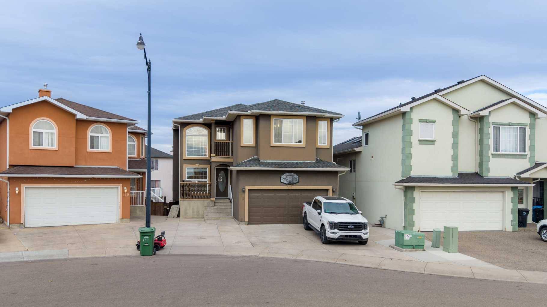 Calgary, AB T3J4S7,115 Taracove LNDG NE