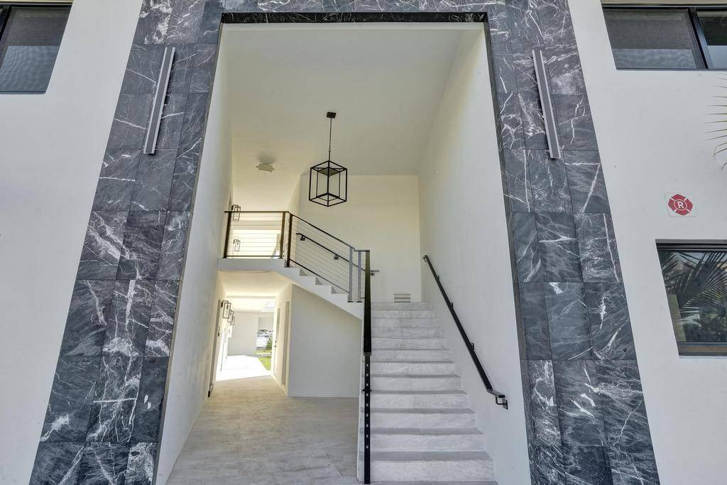 Pompano Beach, FL 33062,840 SE 22nd Ave #2