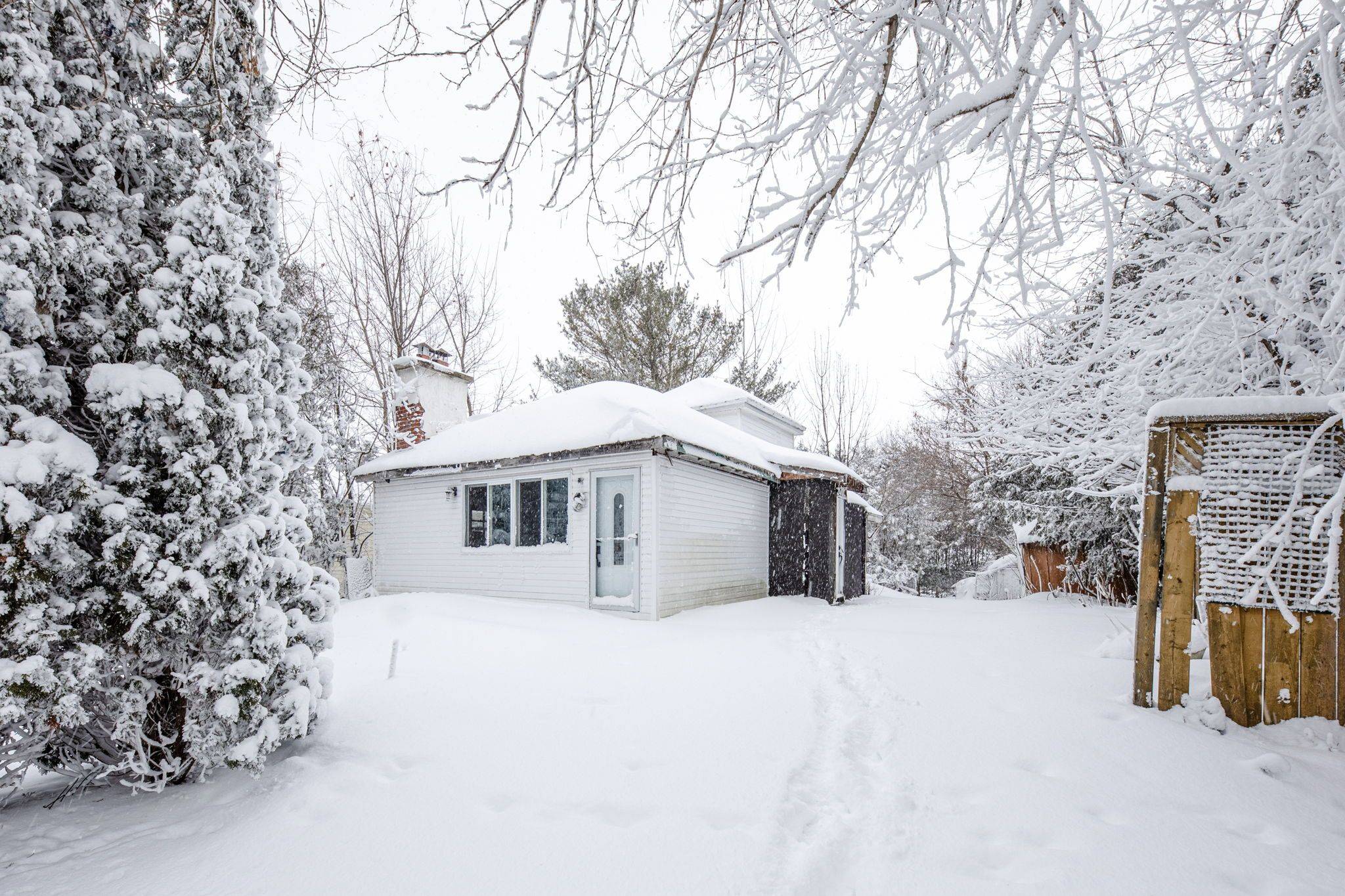 250 Kingfisher AVE, Tay, ON L0K 1R0