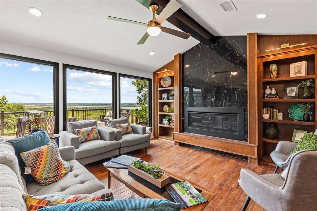 Woodway, TX 76712,916 Wooded Crest Drive