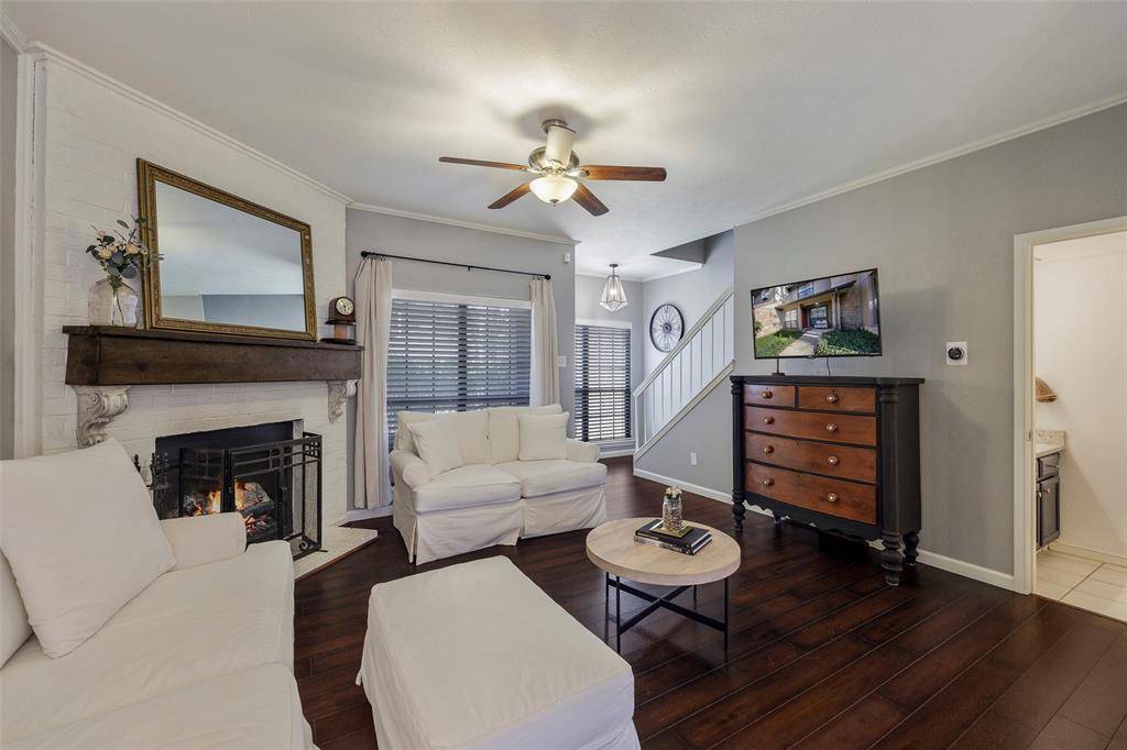 Dallas, TX 75231,9910 Royal Lane #702