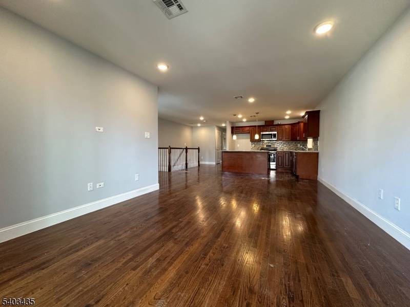 Newark City, NJ 07107,15 N 6Th St