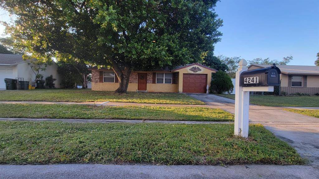 Greenacres, FL 33463,4241 Centurian Cir