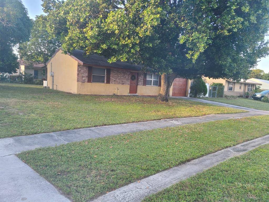 Greenacres, FL 33463,4241 Centurian Cir