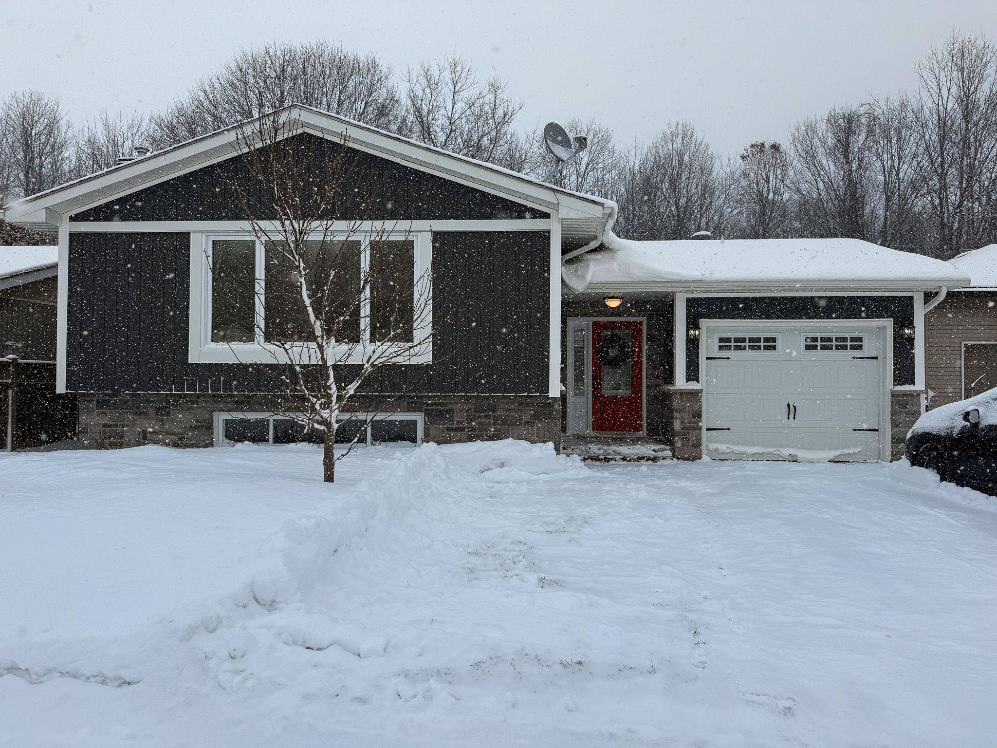 Midland, ON L4R 4Y2,802 Birchwood DR