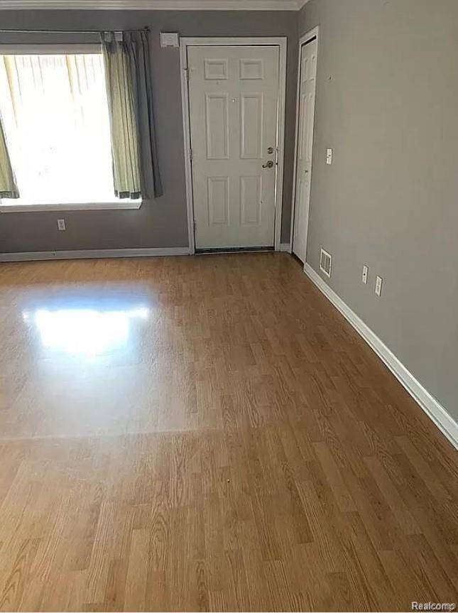 Warren, MI 48089,25883 Village LN