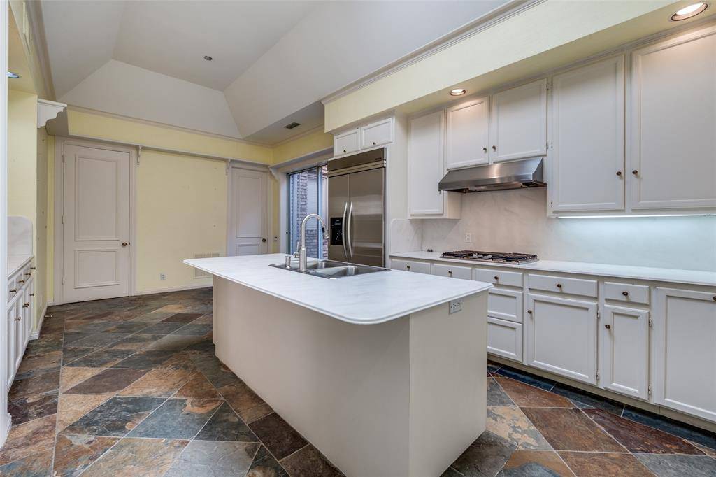 Dallas, TX 75225,34 Stonecourt Circle