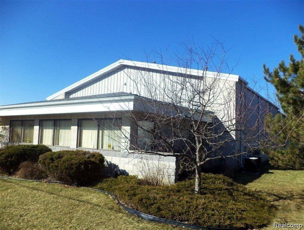 Grand Blanc, MI 48439,8226 EMBURY RD