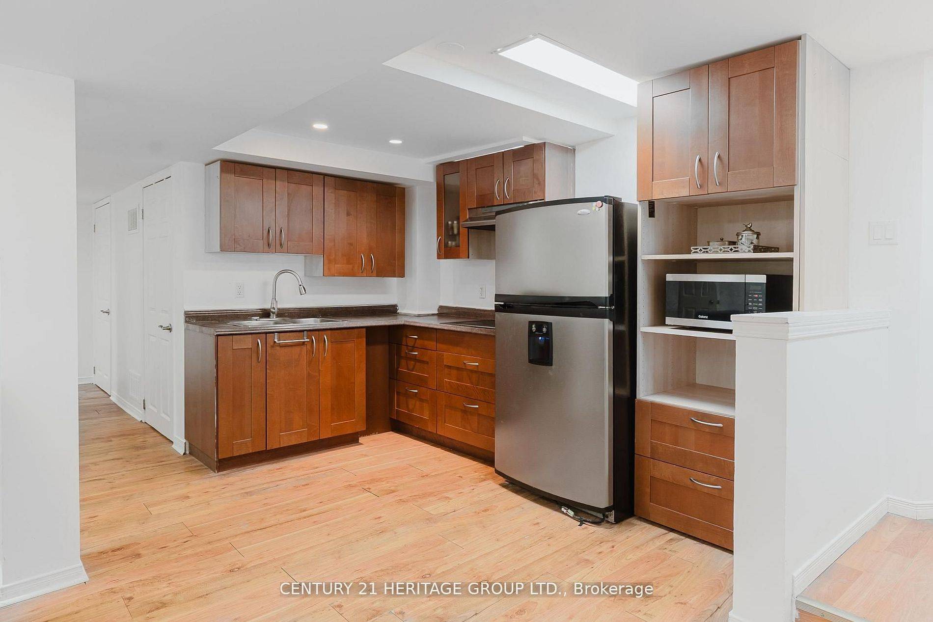 Newmarket, ON L3X 2L5,601 Mcbean AVE #BSMT