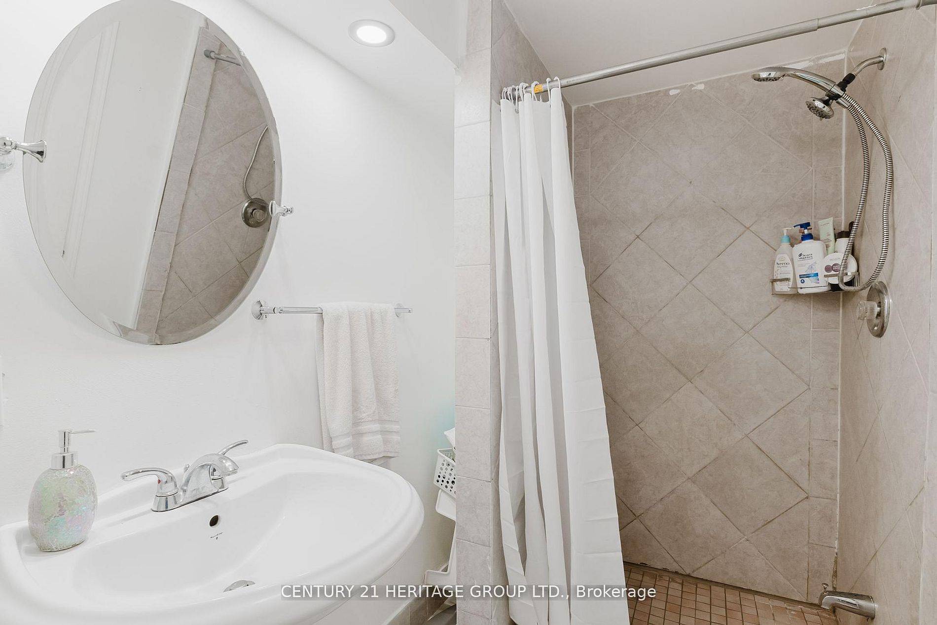 Newmarket, ON L3X 2L5,601 Mcbean AVE #BSMT