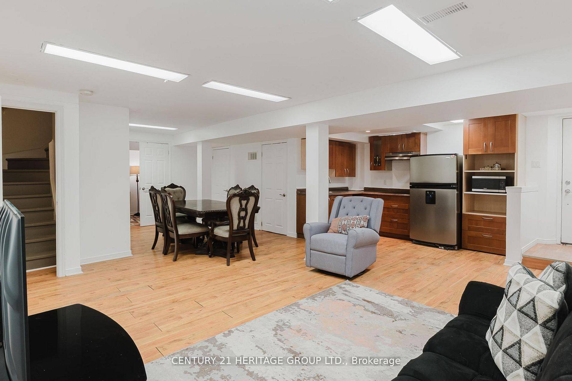 Newmarket, ON L3X 2L5,601 Mcbean AVE #BSMT