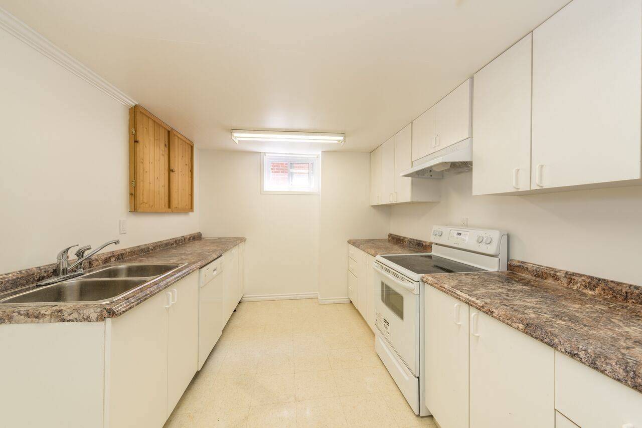 Mississauga, ON L5C 1N2,1116 Pomona CT #Basement