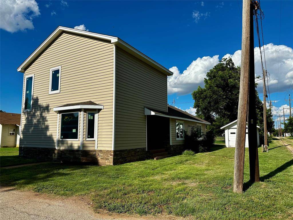 Seymour, TX 76380,106 N Donald Street