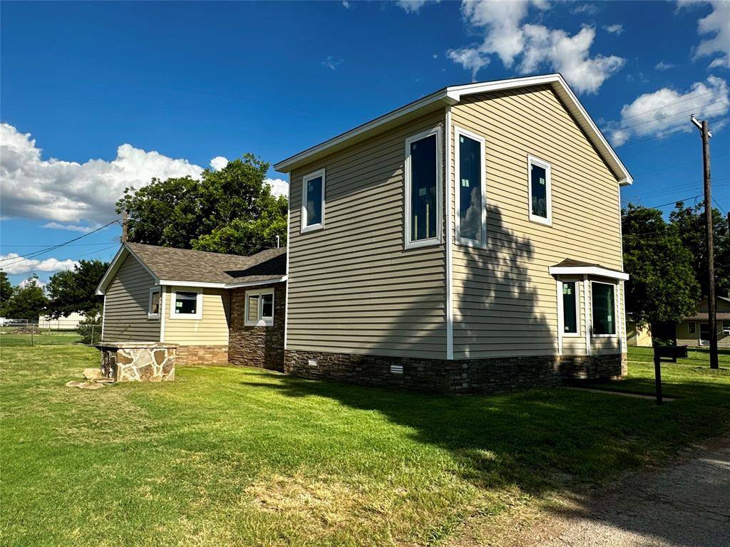 Seymour, TX 76380,106 N Donald Street