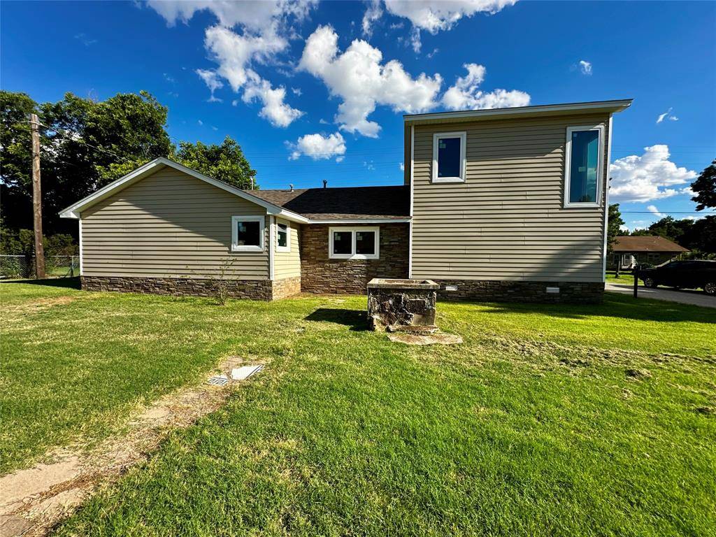 Seymour, TX 76380,106 N Donald Street