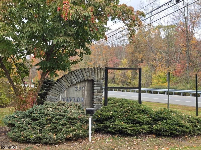 Sandyston Twp., NJ 07826,237 Us Highway 206