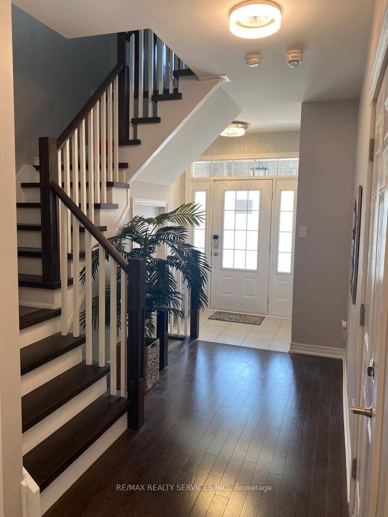 Whitby, ON L1R 0L4,58 Promenade DR N