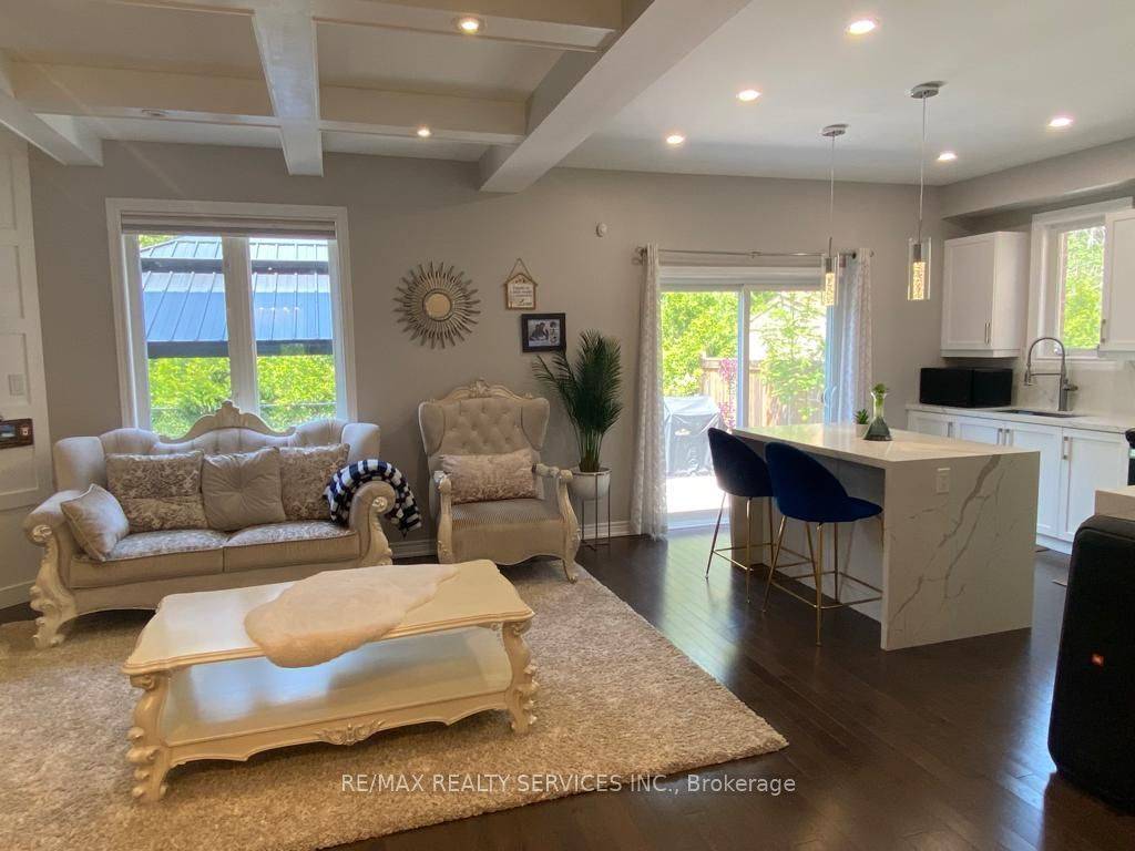 Whitby, ON L1R 0L4,58 Promenade DR N