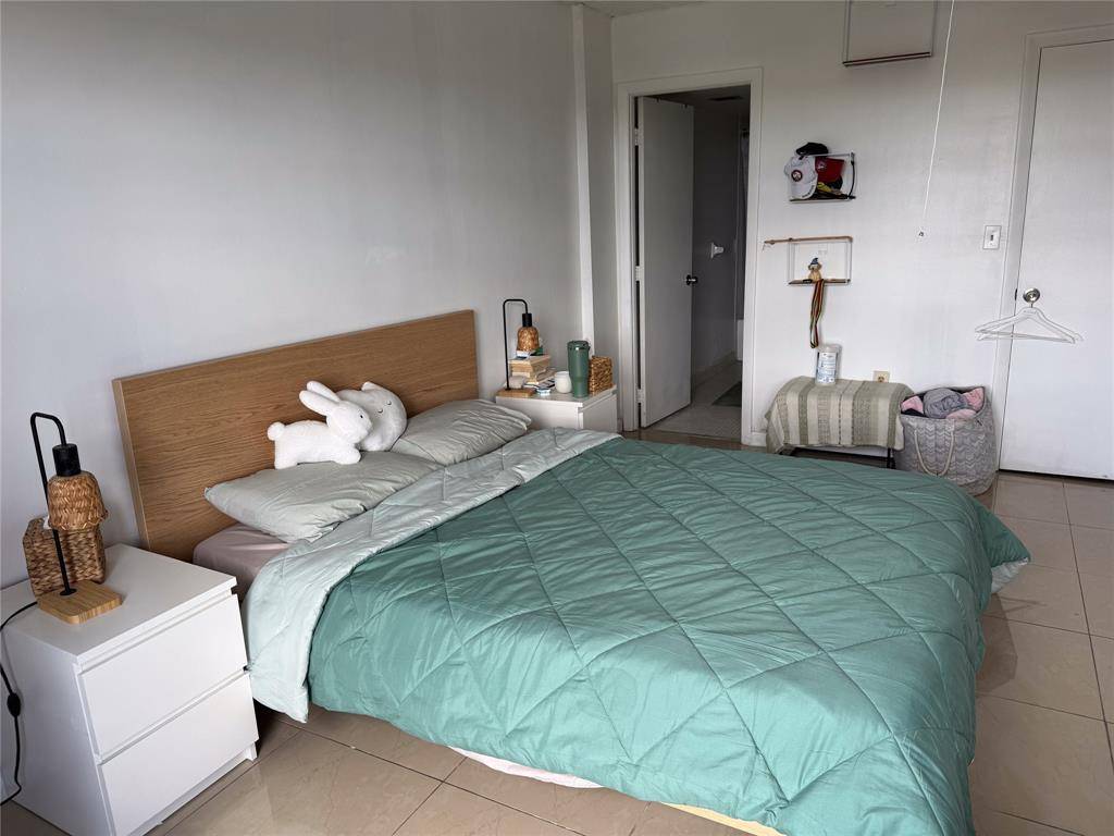 Lauderhill, FL 33319,4174 Inverrary Dr #905