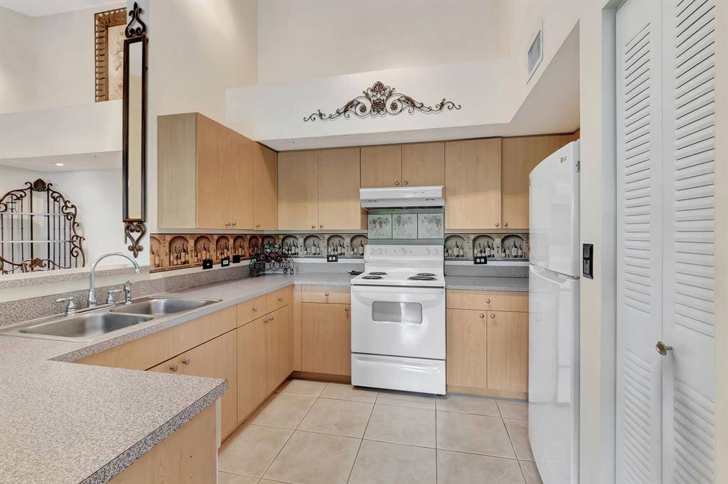 Boynton Beach, FL 33435,923 Villa Cir