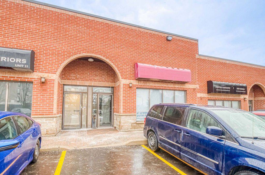 Newmarket, ON L3Y 7B6,110 Pony DR #10