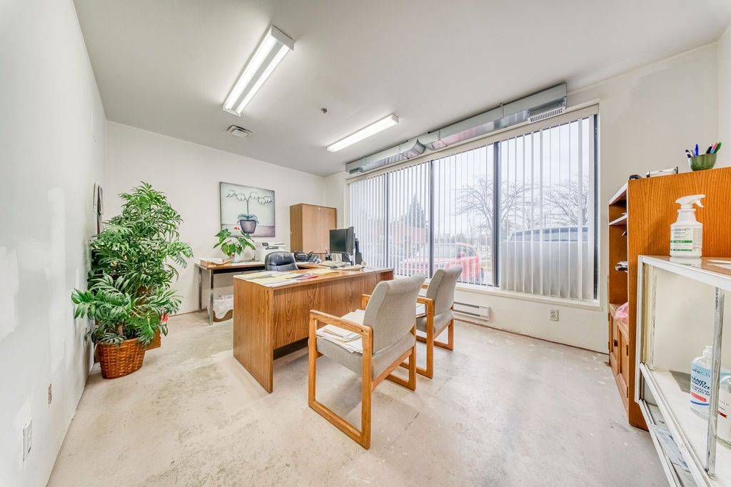 Newmarket, ON L3Y 7B6,110 Pony DR #10