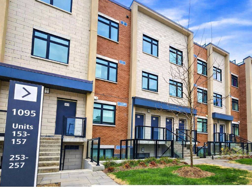 Mississauga, ON L5G 0C6,1095 Douglas Mccurdy Common #253