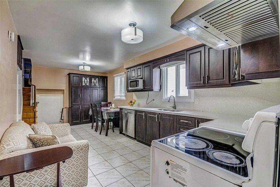 Brampton, ON L6V 3G5,338 Royal Salisbury WAY #Upper Unit