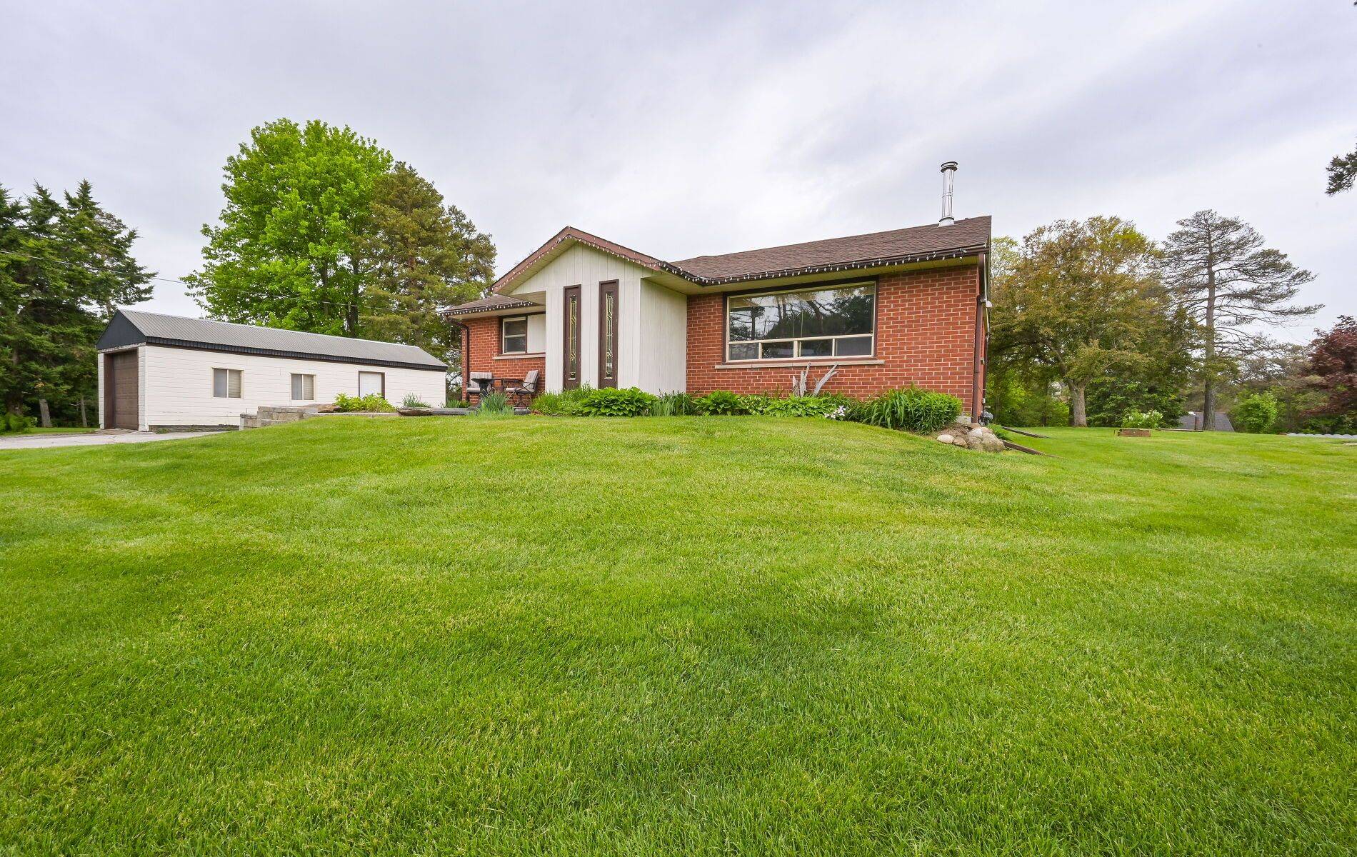 Caledon, ON L7E 3L1,17522 Mount Hope RD