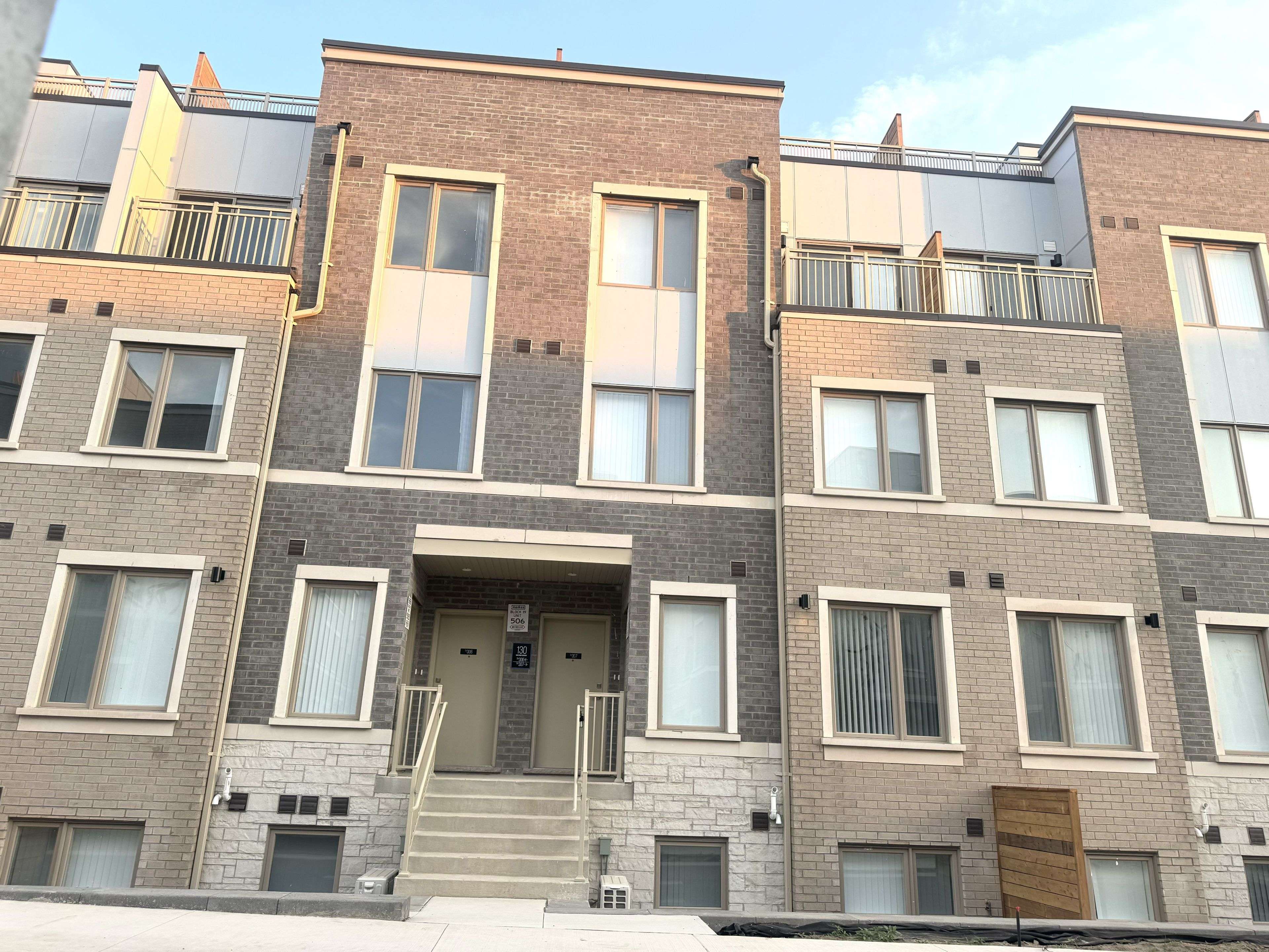 Vaughan, ON L4K 0N7,130 Honeycrisp CRES #TH307