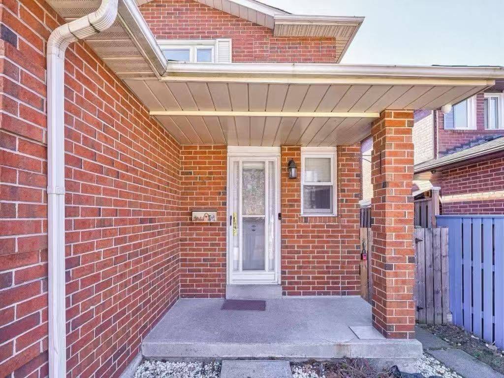 Mississauga, ON L5C 3Y5,4230 Perivale RD #Main&upper level