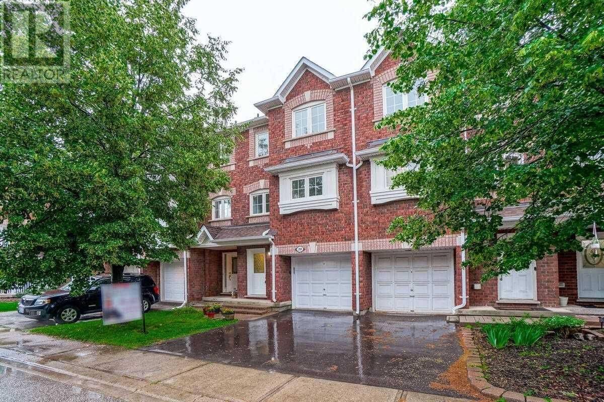 Mississauga, ON L5N 7K3,6060 Snowy Owl CRES #20