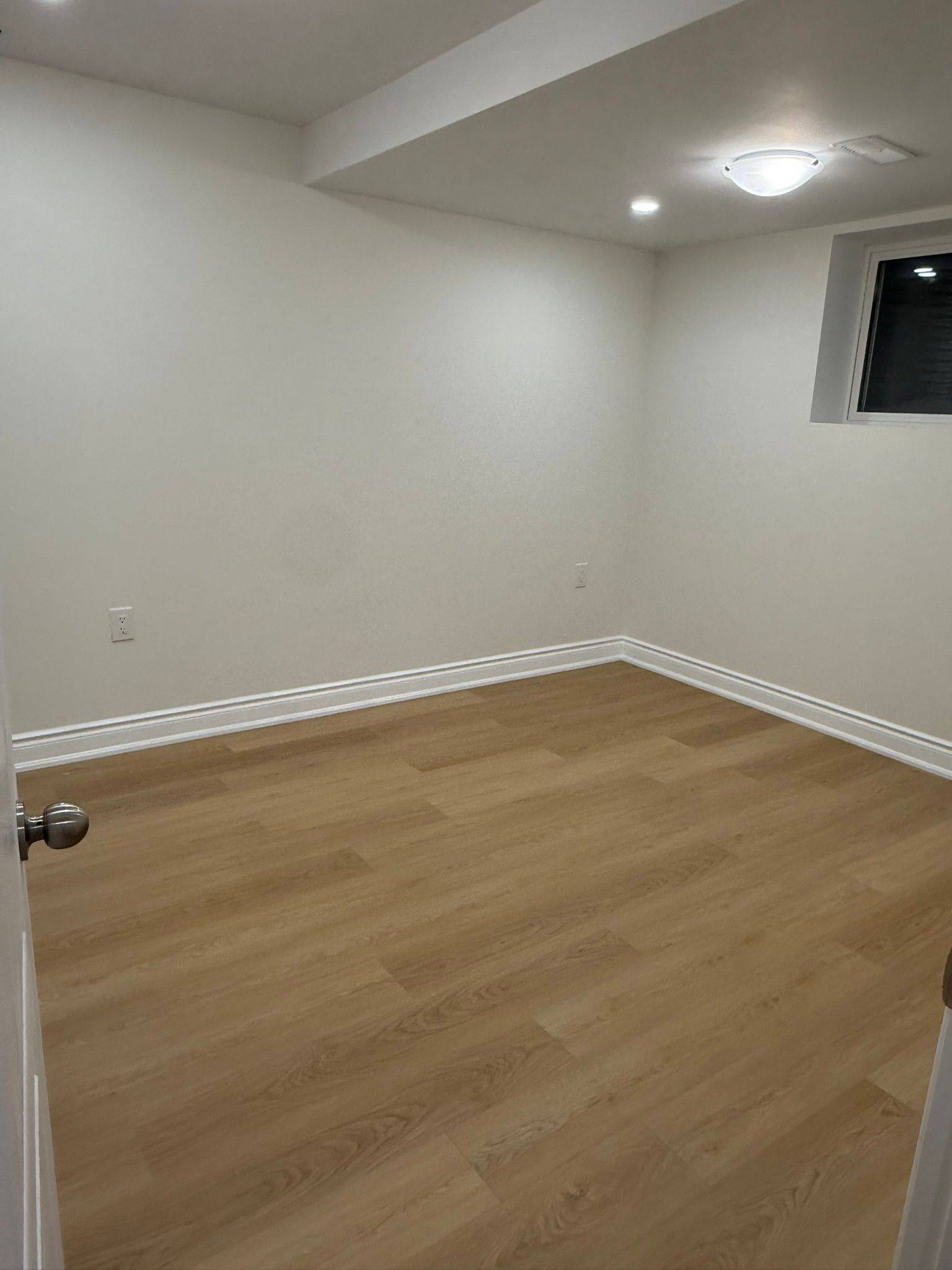 Mono, ON L9W 6W7,4 Meek AVE ## 2( bsmt)