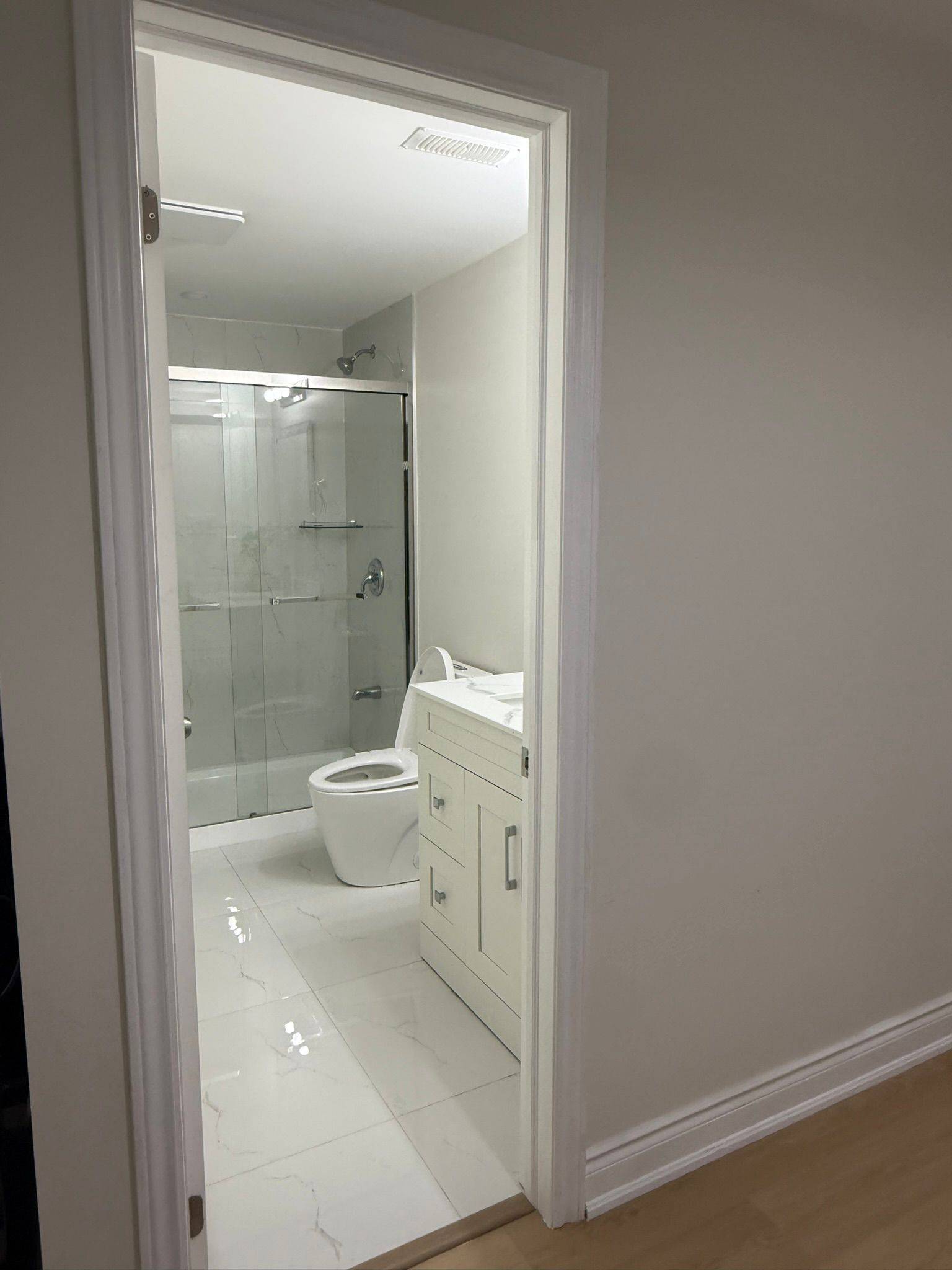 Mono, ON L9W 6W7,4 Meek AVE ## 2( bsmt)