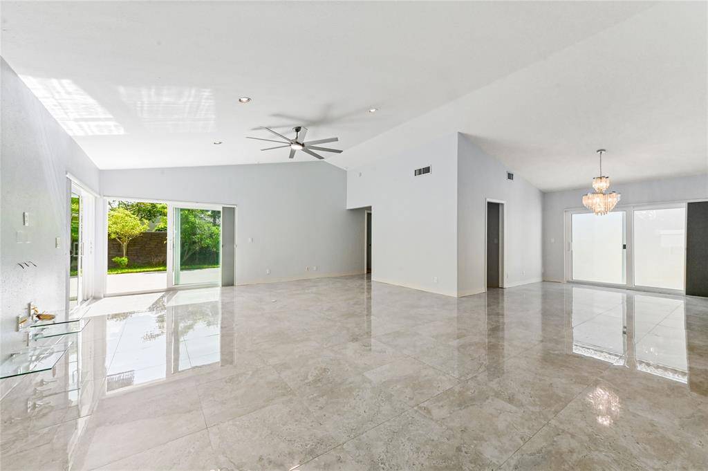 Boca Raton, FL 33498,21300 Millbrook Ct