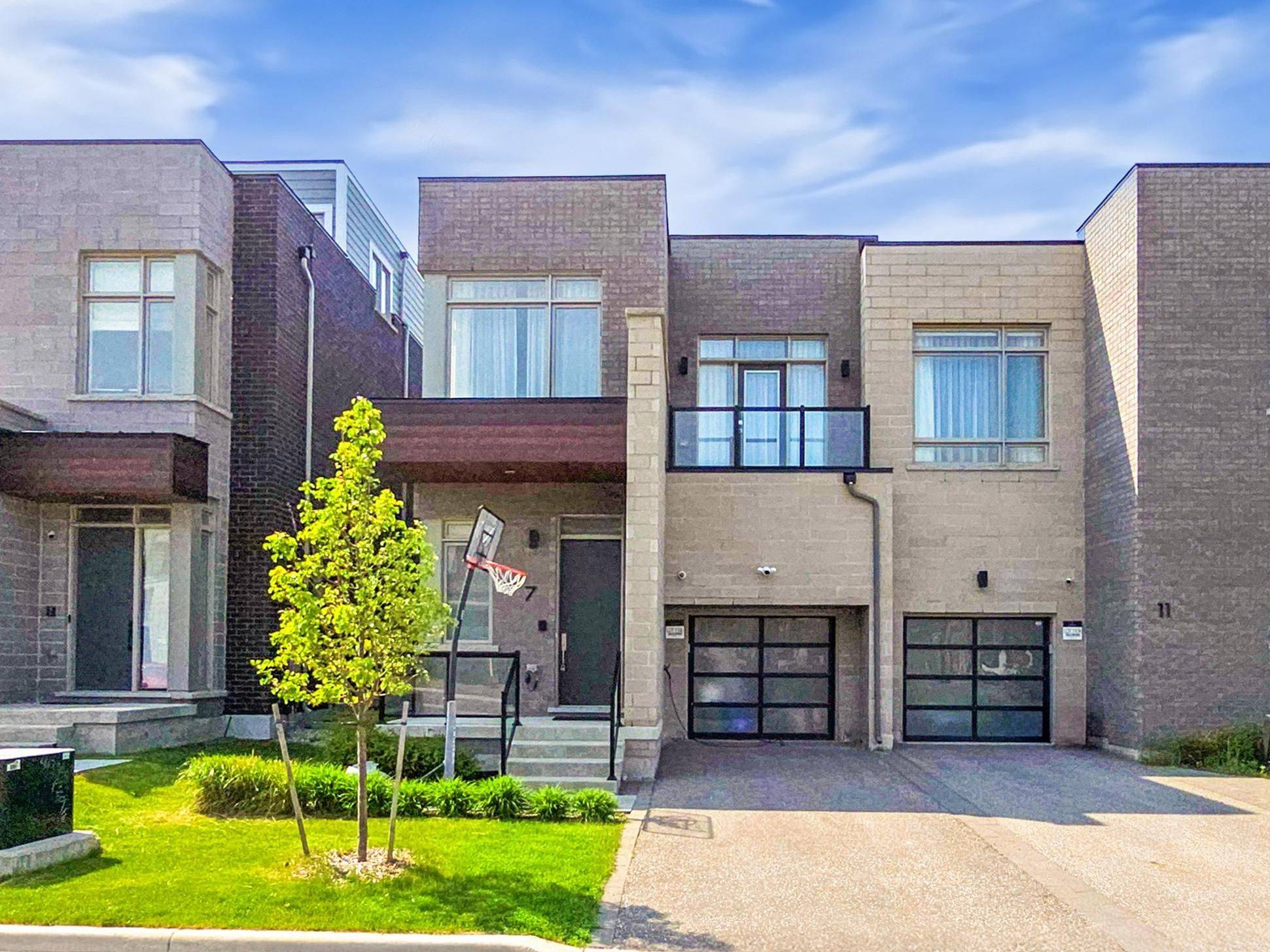 Richmond Hill, ON L4C 4Z2,7 Orbit AVE