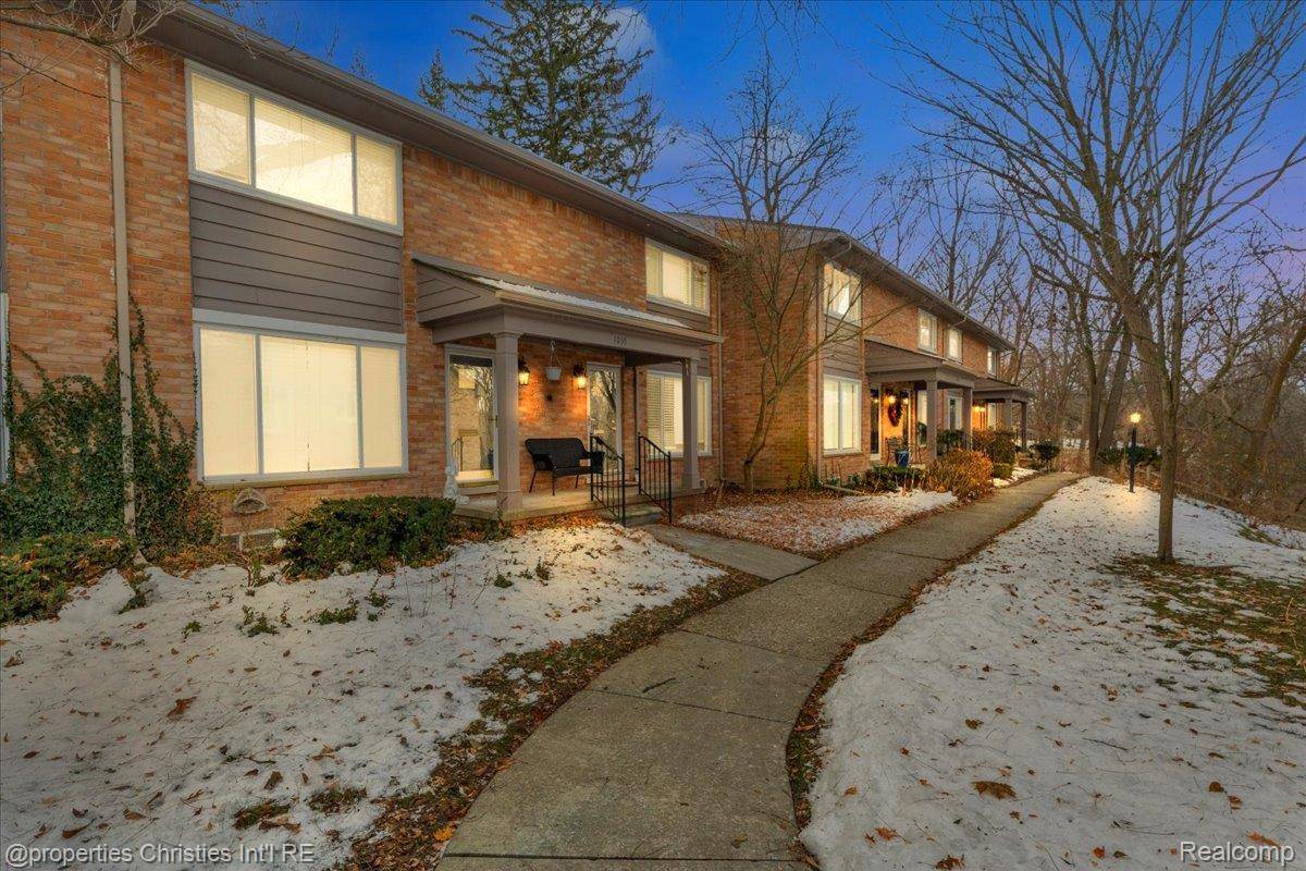 Birmingham, MI 48009,1039 N Old Woodward AVE #3