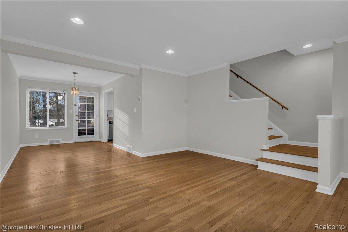 Birmingham, MI 48009,1039 N Old Woodward AVE #3