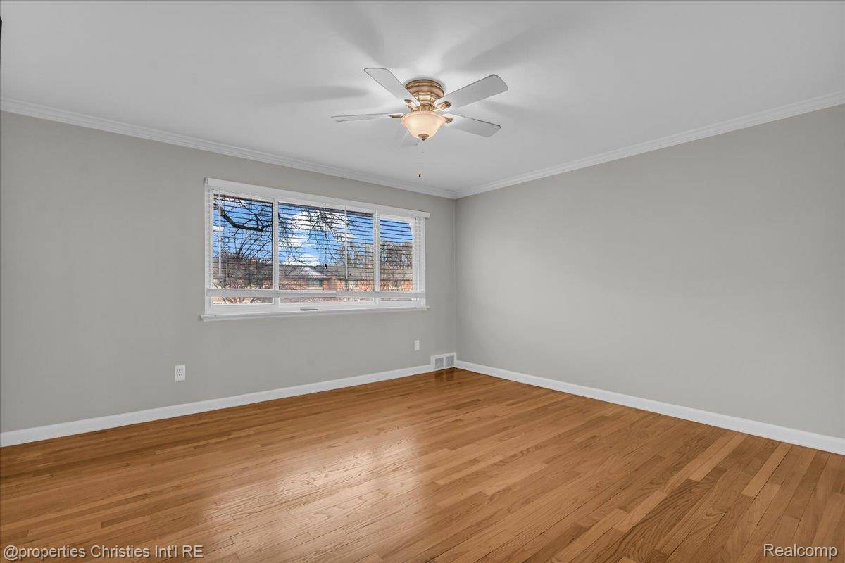 Birmingham, MI 48009,1039 N Old Woodward AVE #3