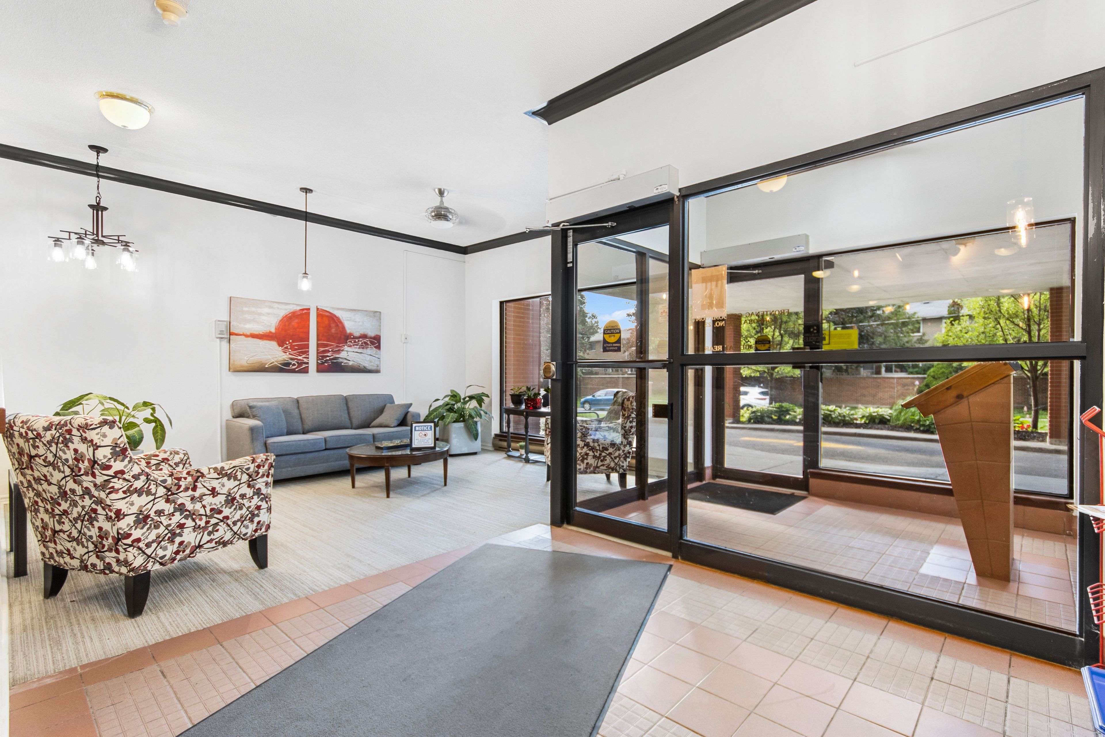 Kingston, ON K7M 7T5,14 GREENVIEW DR #607