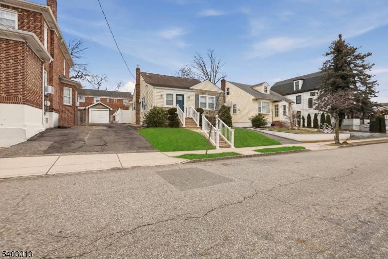 Belleville Twp., NJ 07109,28 Parkview Ave