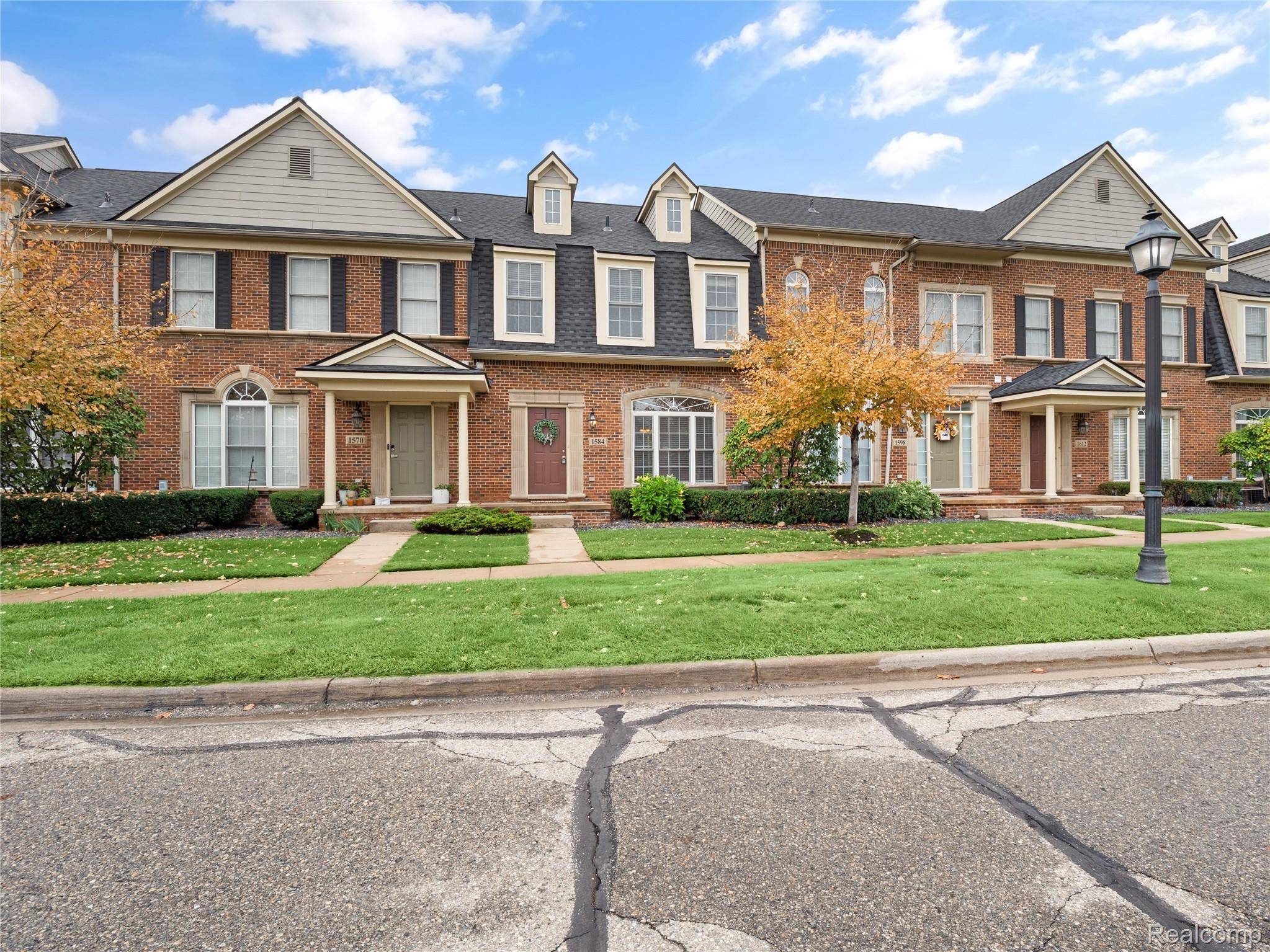 Canton, MI 48187,1584 Commodore CIR #33