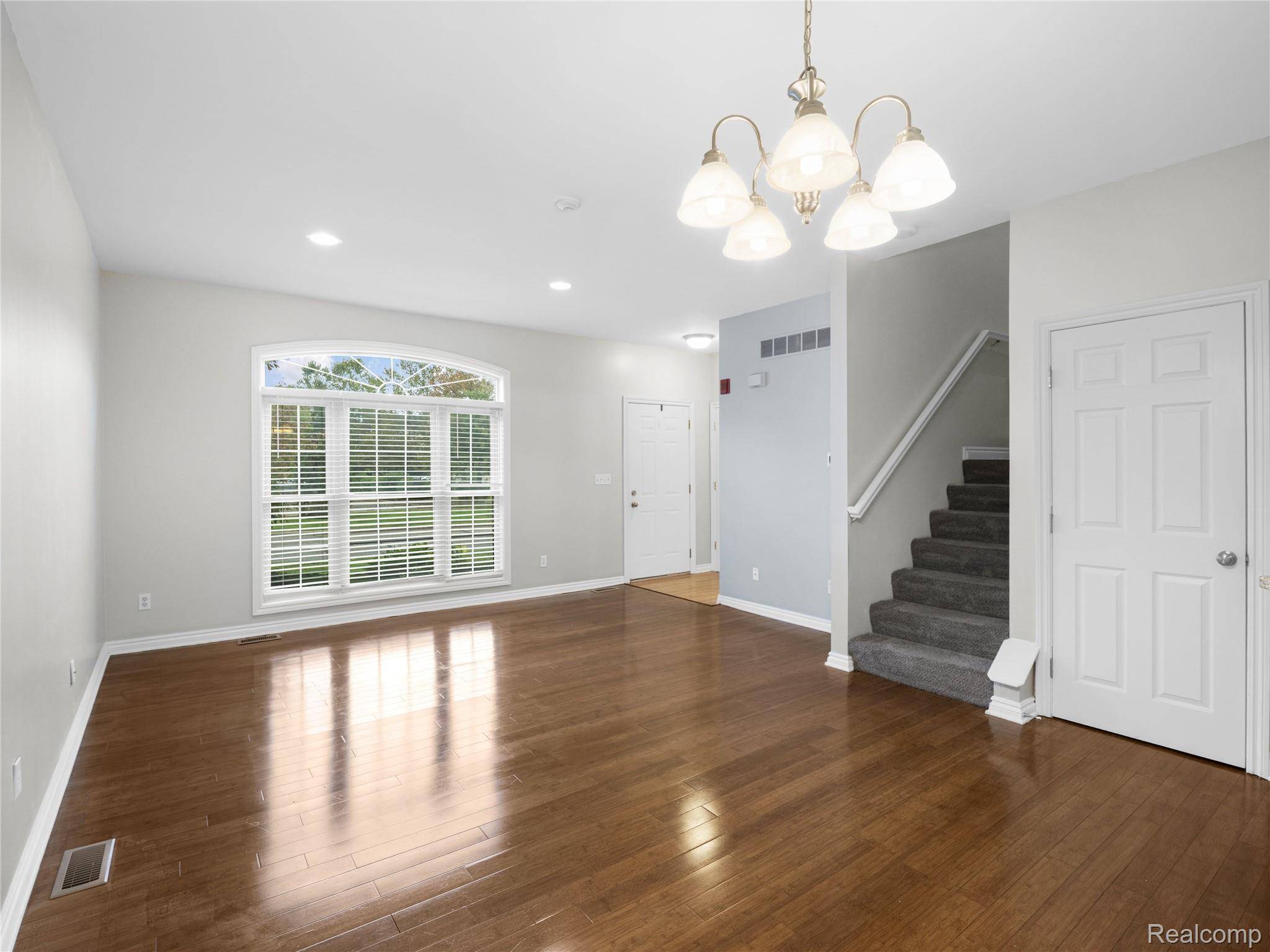 Canton, MI 48187,1584 Commodore CIR #33