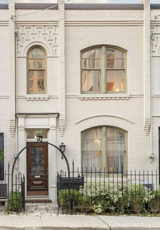 Toronto C02, ON M5R 1P8,8 Belmont ST