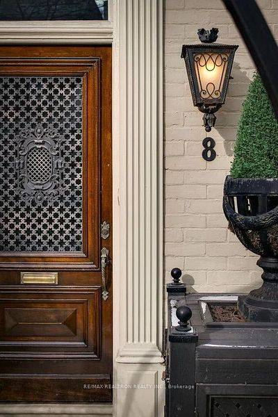 Toronto C02, ON M5R 1P8,8 Belmont ST