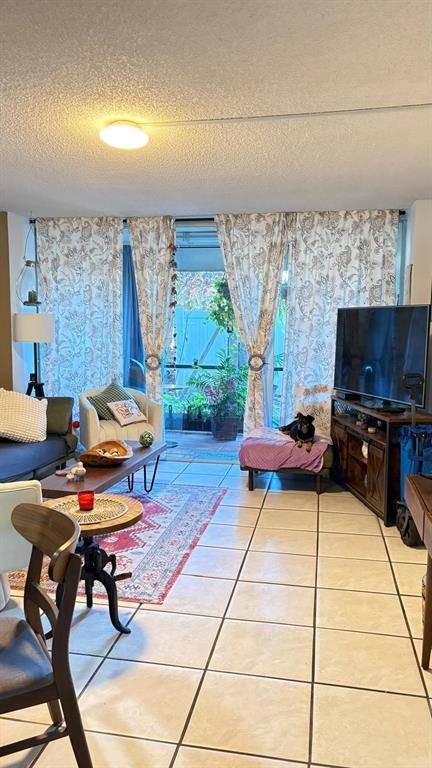 Oakland Park, FL 33309,118 Royal Park Dr #1F