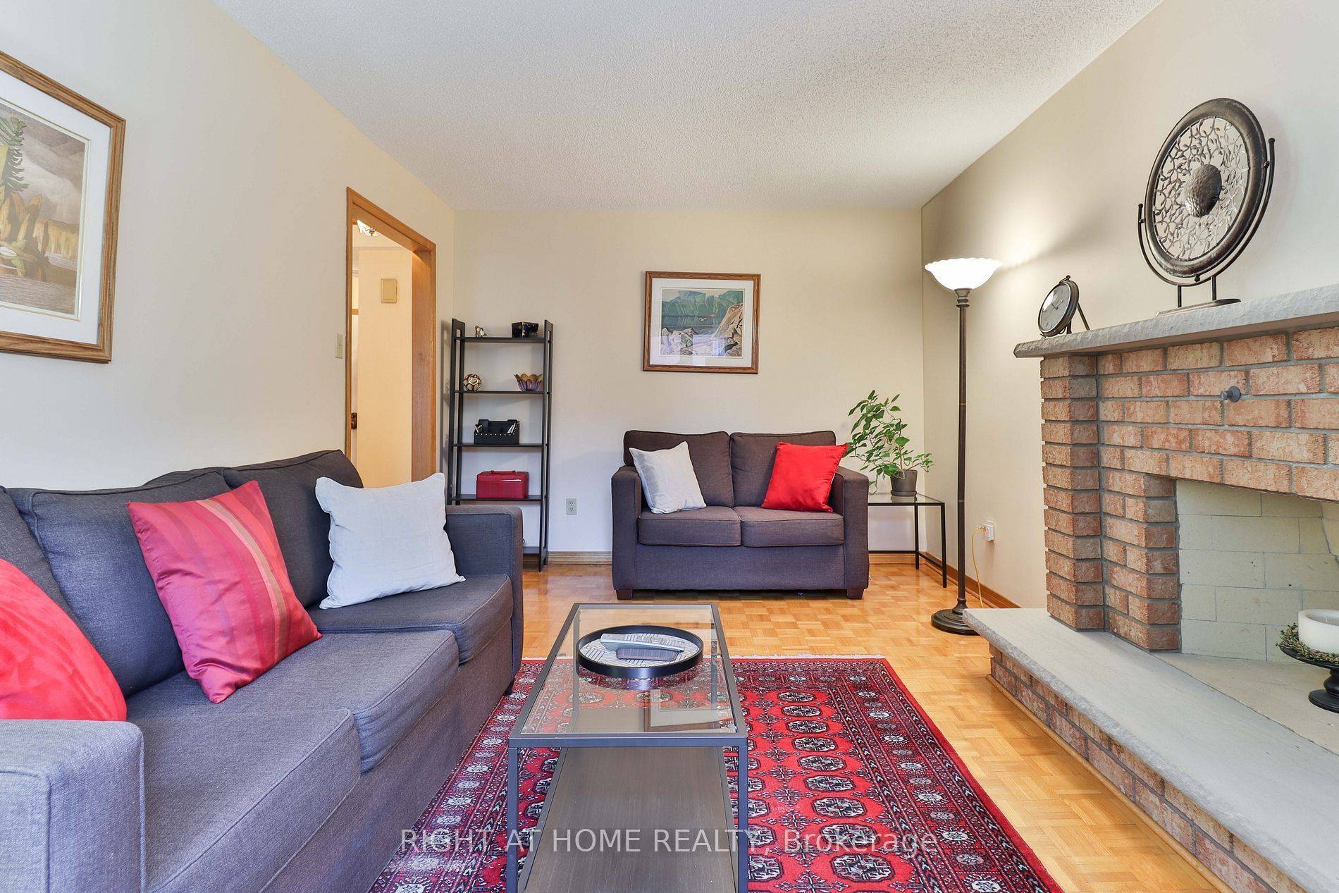 Mississauga, ON L4W 3B4,1433 Bough Beeches BLVD