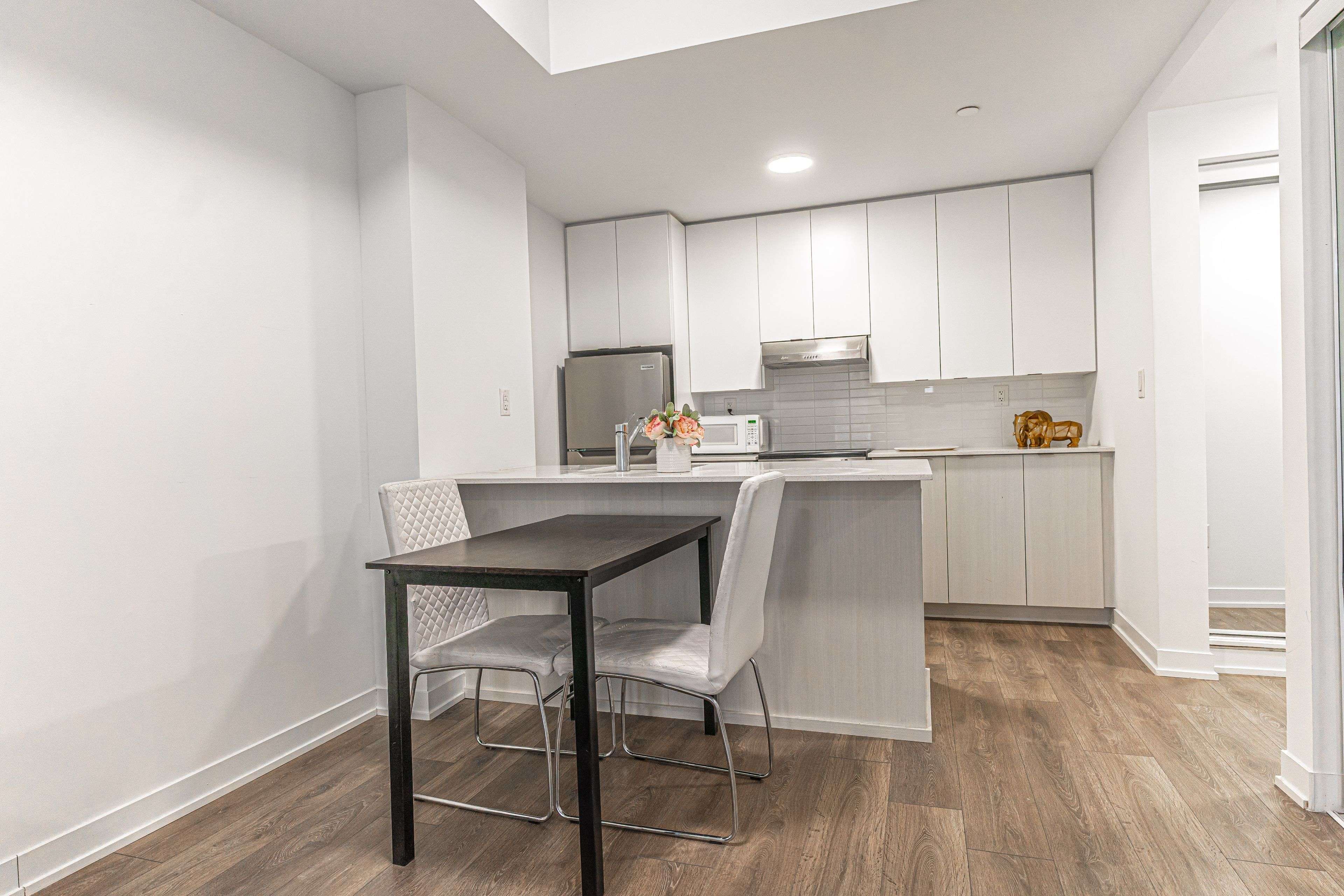 Toronto W04, ON M6M 0E1,145 Canon Jackson DR #P108