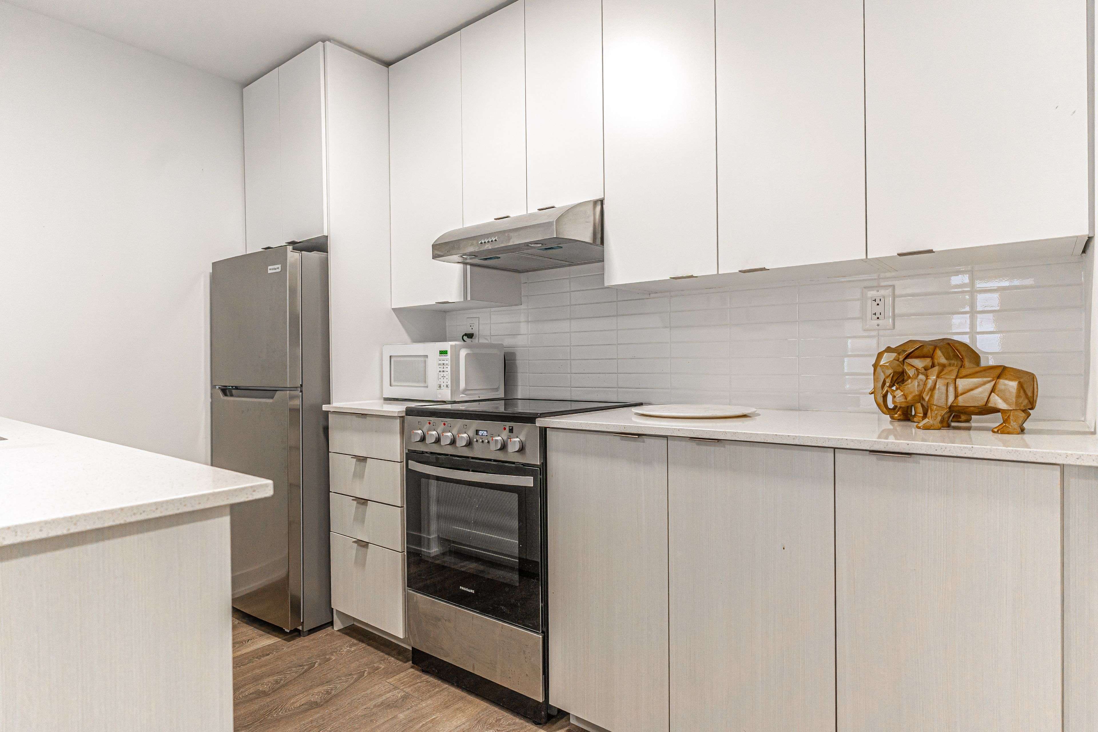 Toronto W04, ON M6M 0E1,145 Canon Jackson DR #P108