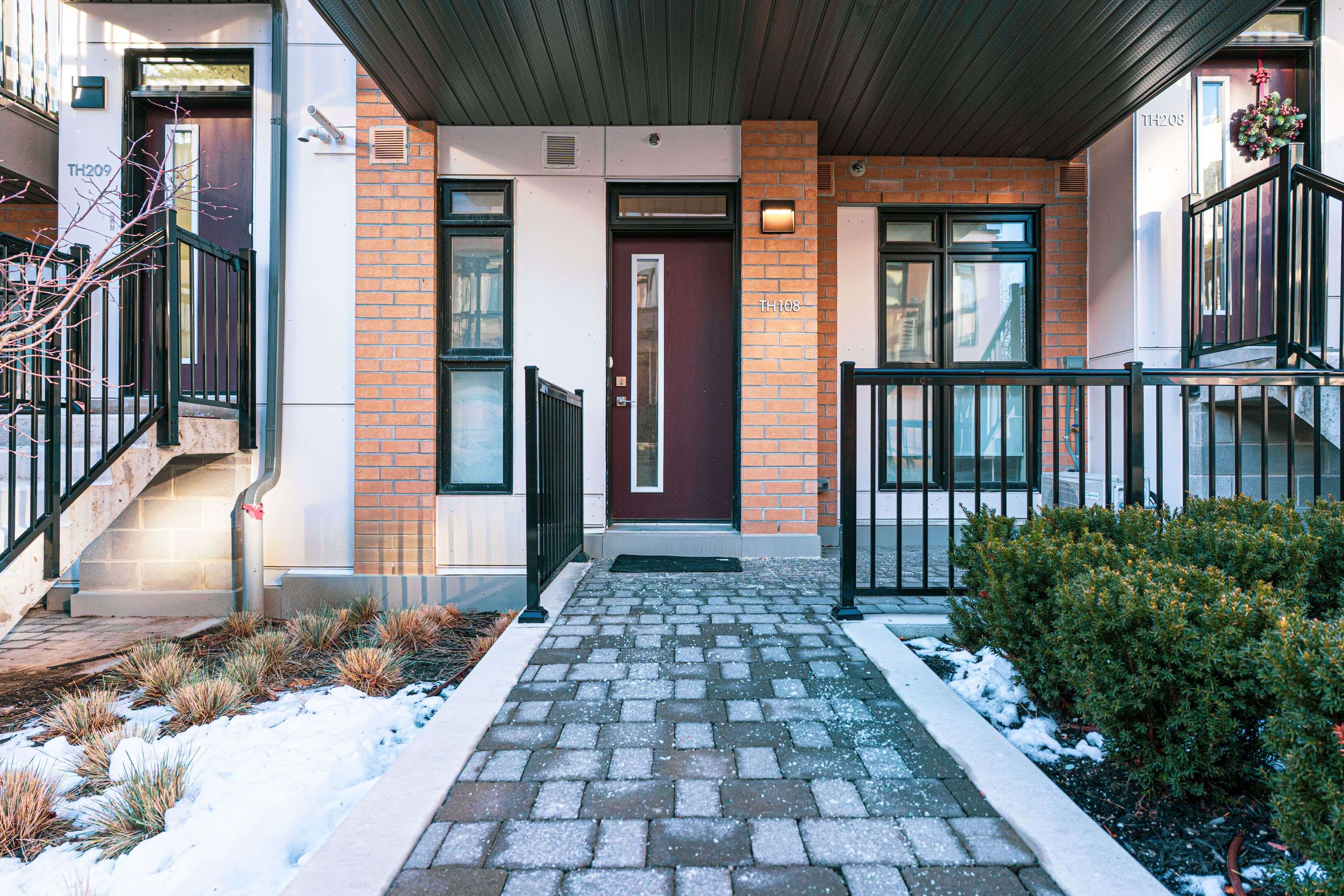 Toronto W04, ON M6M 0E1,145 Canon Jackson DR #P108